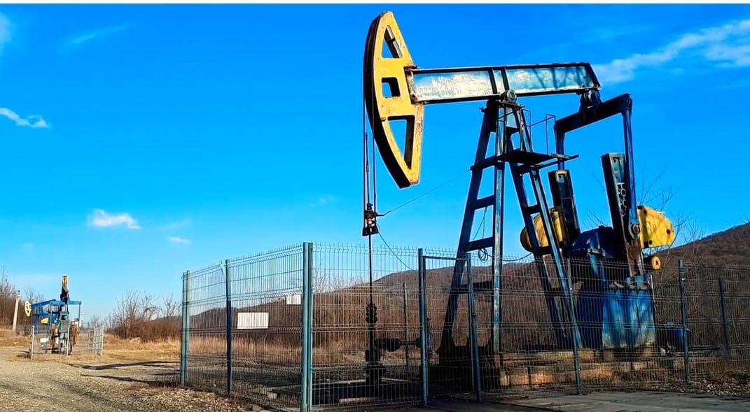 [ad_1] Prețul barilului de petrol american a coborât sub pragul de 60 de dolari vineri, ajungând la cel mai scăzut nivel din luna aprilie, pe o piață dominată de o ofertă excesivă comparativ cu cererea, după anunțarea unui acord de încetare a focului în conflictul din Fâșia Gaza, relatează o agenție de presă internațională citată de un site de știri