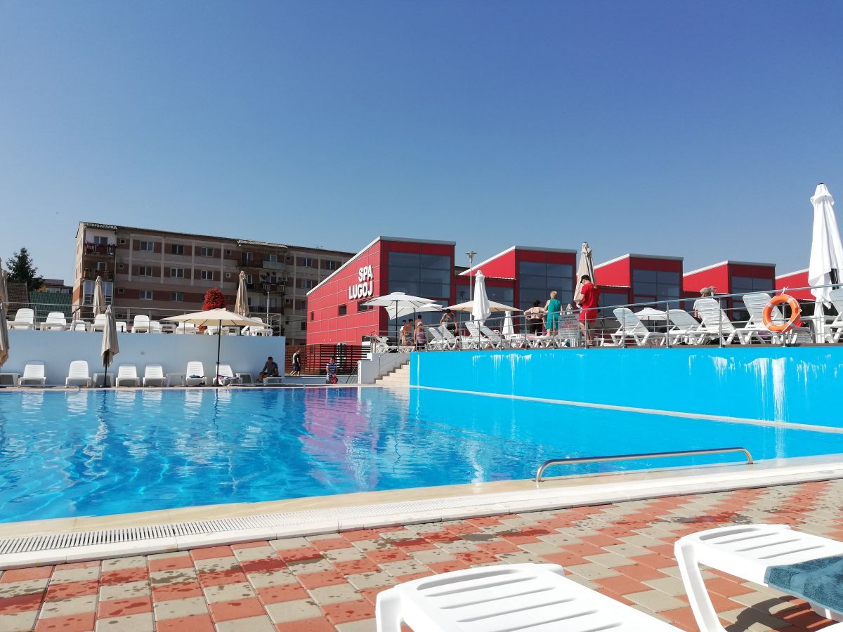 Lugoj Strandul se află în pericol de închidere din cauza lucrărilor defectuoase; deschis în 2019, a fost închis în pandemia, iar primarul afirmă că nimeni nu mai vrea să remedieze problemele și nu mai există ofertanți