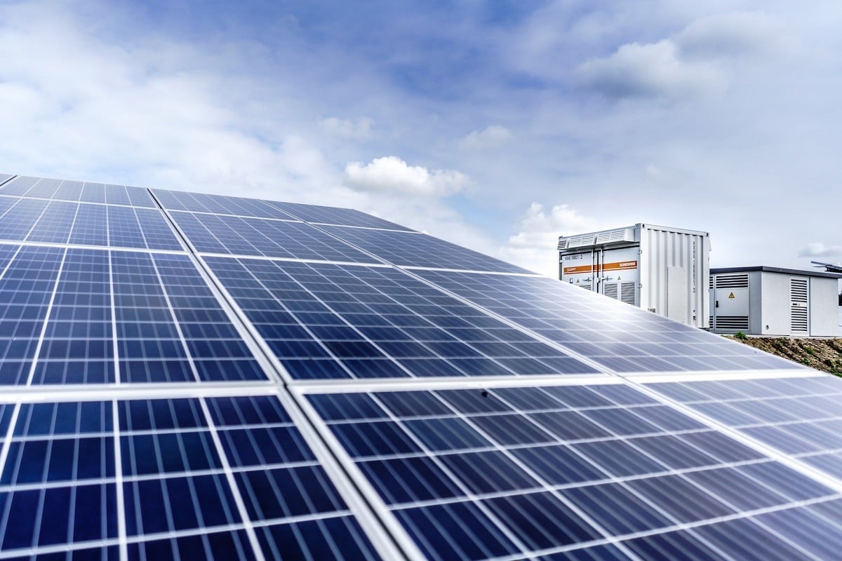 Camera Deputaților aprobă legea prosumatorilor / Sebastian Burduja, fost ministru al Energiei: Actualizăm definiția prosumatorului și garantăm românilor accesul la energia verde generată de oriunde