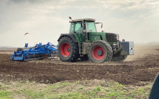 tanar-fermier-agricultura-agricol-teren-ferma-porumb-cereale-4-640×400-1.jpeg