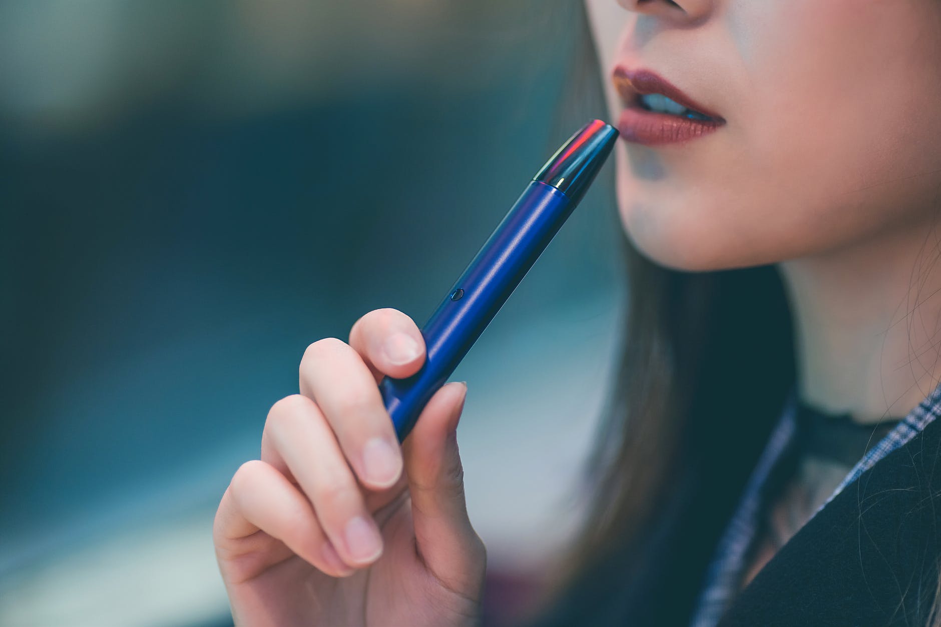 Organizația Mondială a Sănătății: Peste 100 de milioane de oameni global utilizează țigara electronică, inclusiv cel puțin 15 milioane de tineri cu vârste între 13 și 15 ani