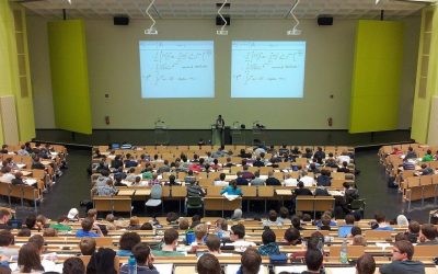 universitate-studenti-amfiteatru-cursuri-e1615561218584.jpg