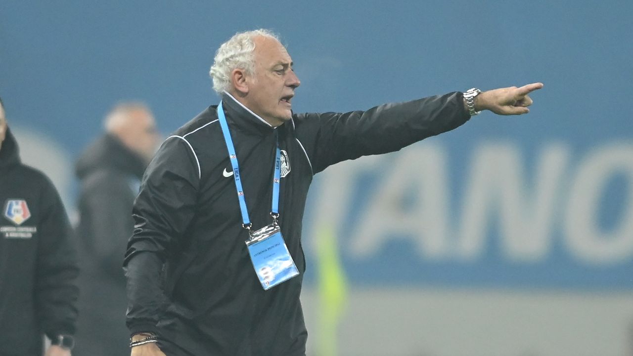 universitatea-craiova-cfr-cluj-superliga-superbet-2122023-andrea-mandorlini.jpg