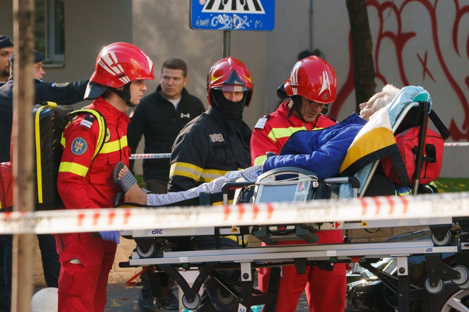 Identificarea a două victime ale exploziei din Rahova prin teste ADN, în timp ce șapte dintre cele 15 persoane spitalizate au fost trimise acasă