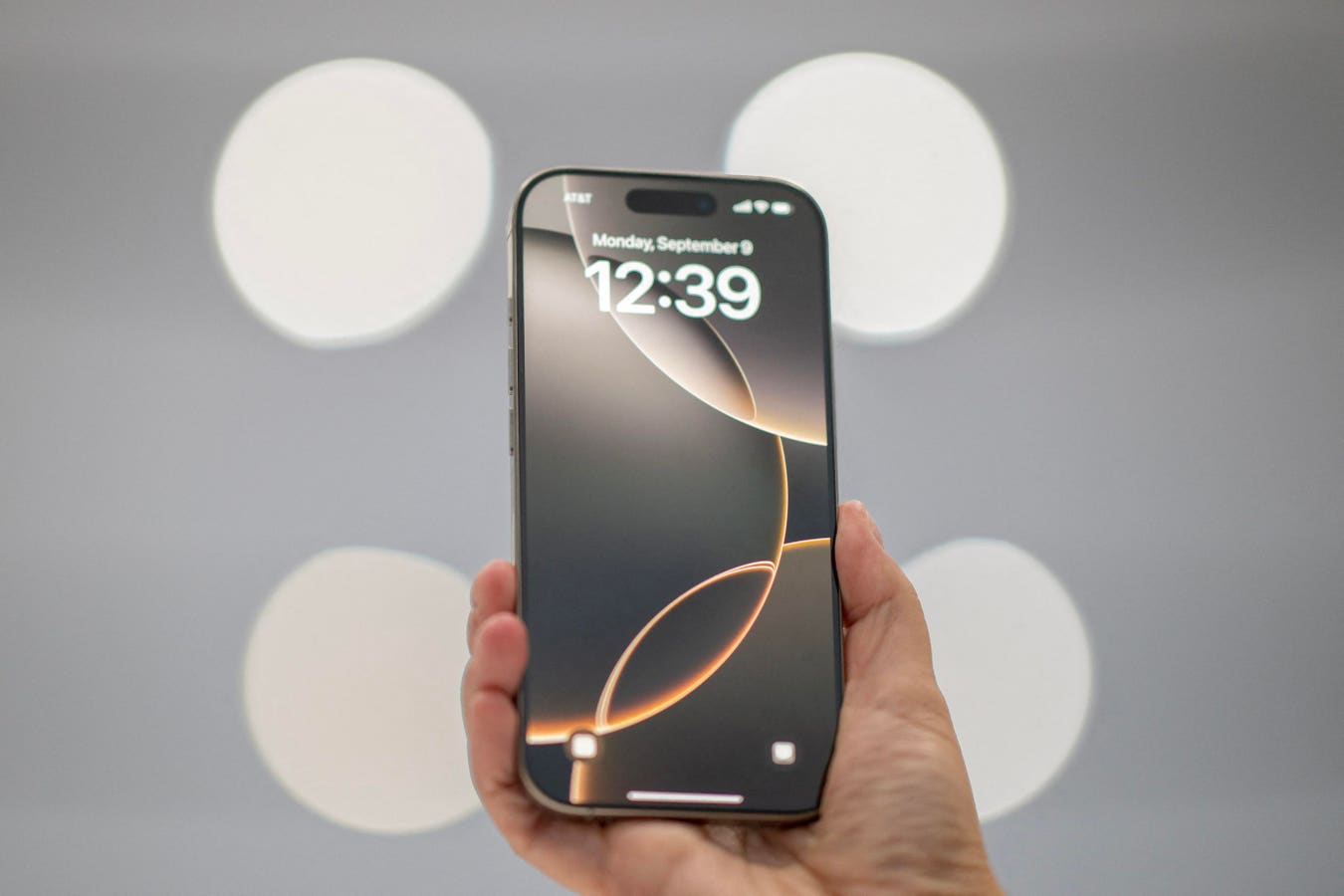 [ad_1] Cumpărarea unui iPhone poate fi o alegere dificilă, mai ales datorită prețurilor ridicate ale modelelor noi, precum iPhone 17 și iPhone Air
