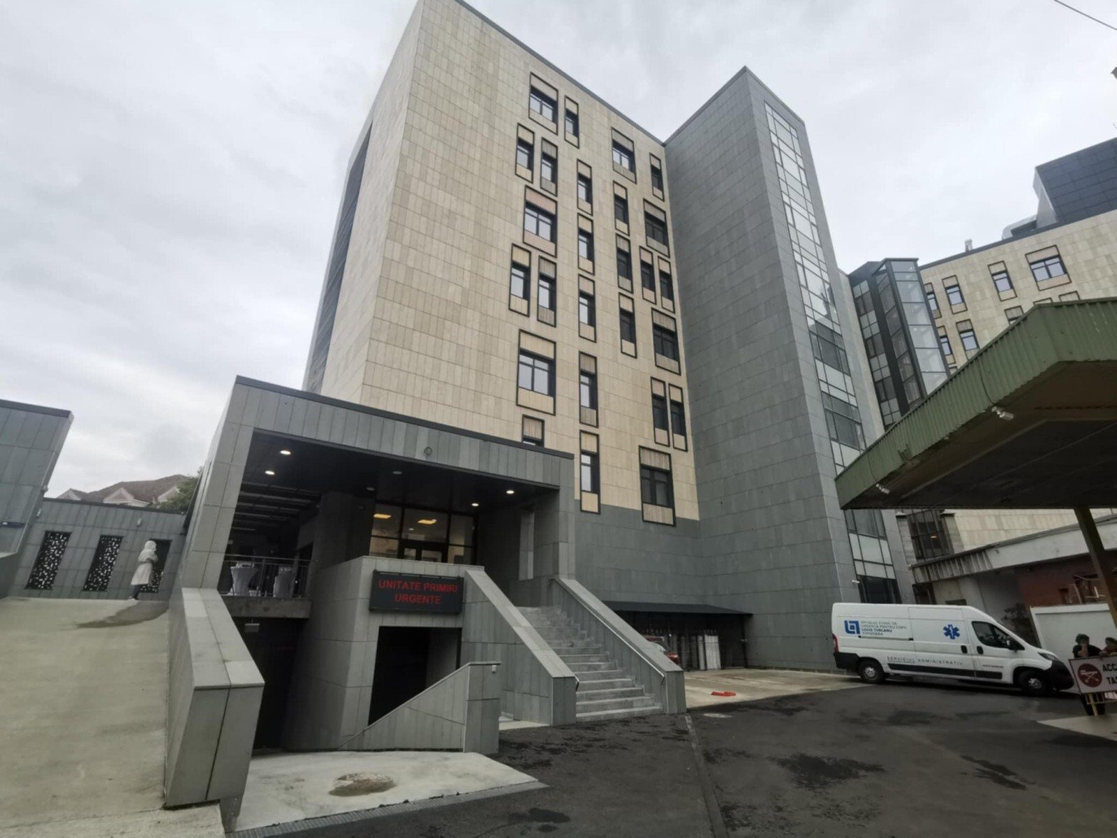 Tânără de 17 ani, elevă la un liceu premium din Timișoara, a decedat la Spitalul de Copii după ce s-a internat cu somnolență, fiind suspectată de ingerarea unei substanțe; ancheta este în desfășurare