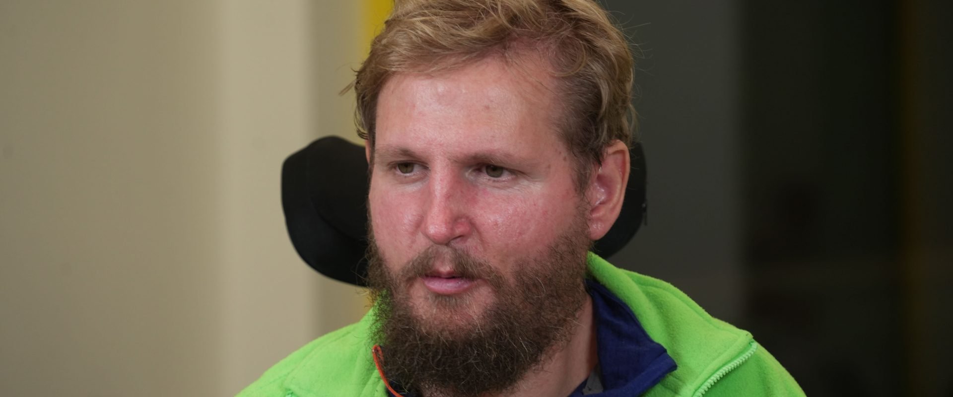 [ad_1] Mihai Neșu, fost fotbalist și actual antreprenor, își împarte timpul între recuperare, gestionarea complexului său de terapie și activități de sprijin pentru alții