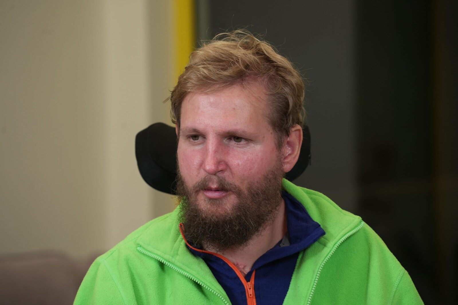 [ad_1] Mihai Neșu, fost fotbalist și actual antreprenor, își împarte timpul între recuperare, gestionarea complexului său de terapie și activități de sprijin pentru alții