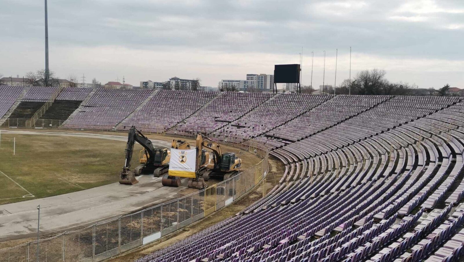 Percheziții legate de demolarea stadionului “Dan Păltinișanu” din Timișoara/ Anchete asupra gestionării deșeurilor rezultate / Reacția lui Alfred Simonis: „Este incredibil ce am citit în comunicat”