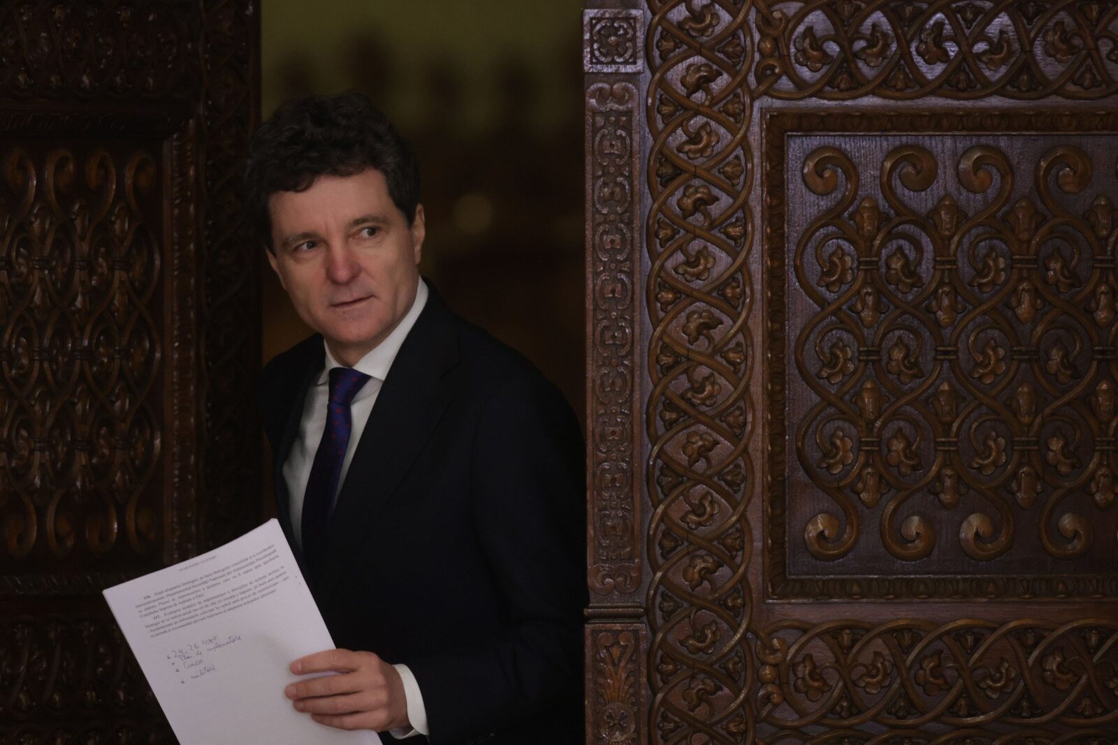 [ad_1] Președintele Nicușor Dan a prezentat recent strategia națională de apărare, care include măsuri importante pentru combaterea corupției prin implicarea serviciilor de informații