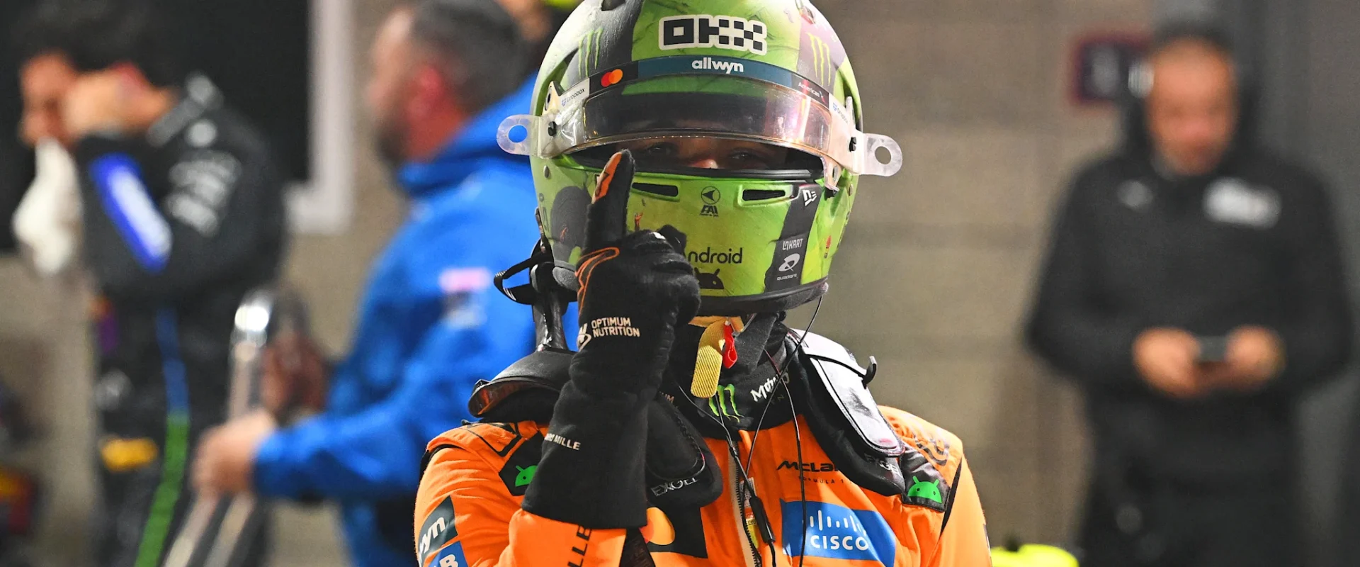 Lando Norris obține pole position la Marele Premiu de la Las Vegas, devansându-i pe Max Verstappen și Carlos Sainz într-o sesiune afectată de ploaie.