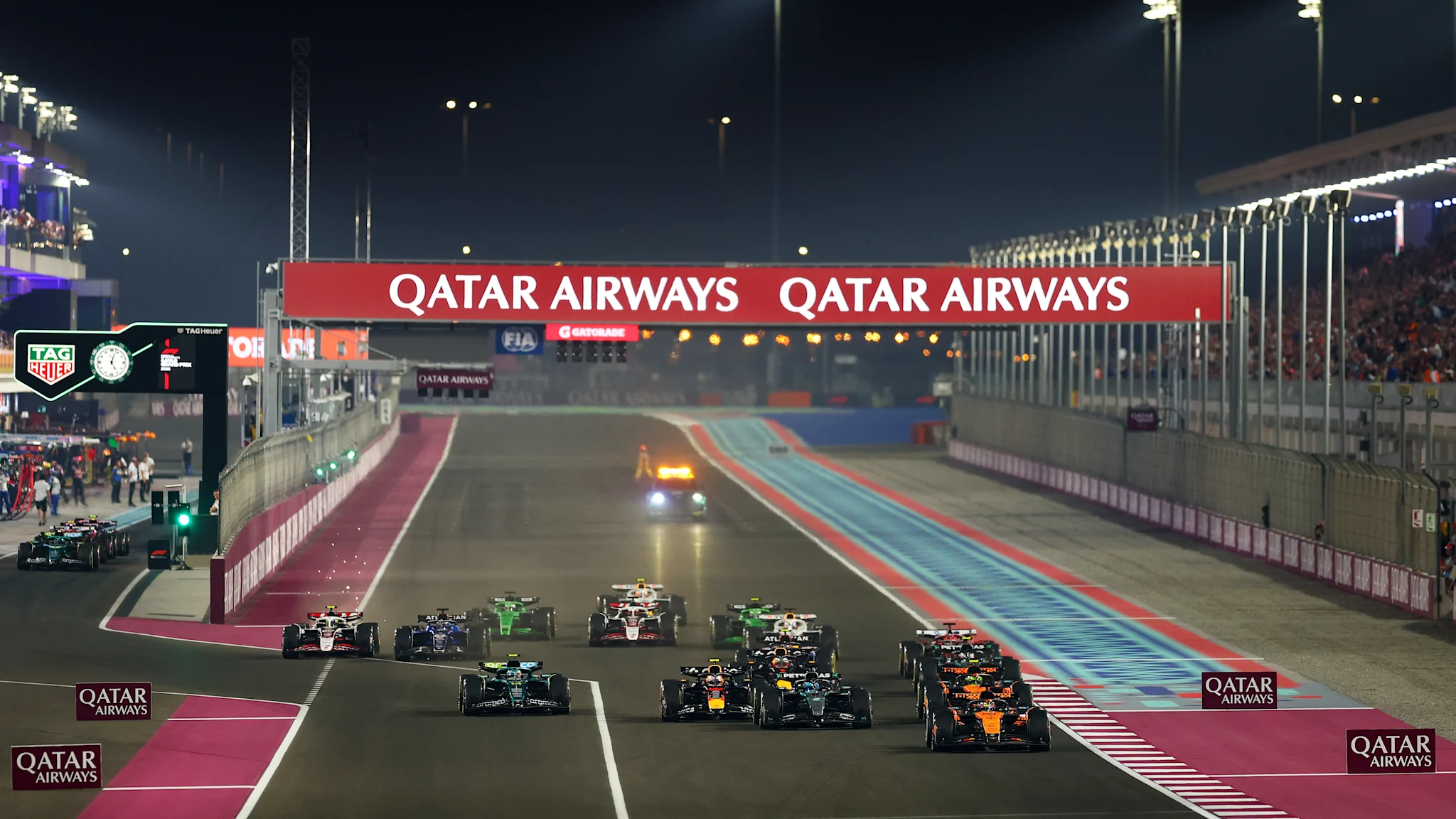 Piastri își păstrează avantajul în prima tură a Sprintului F1 Qatar 2025, în fața lui Russell și Norris.