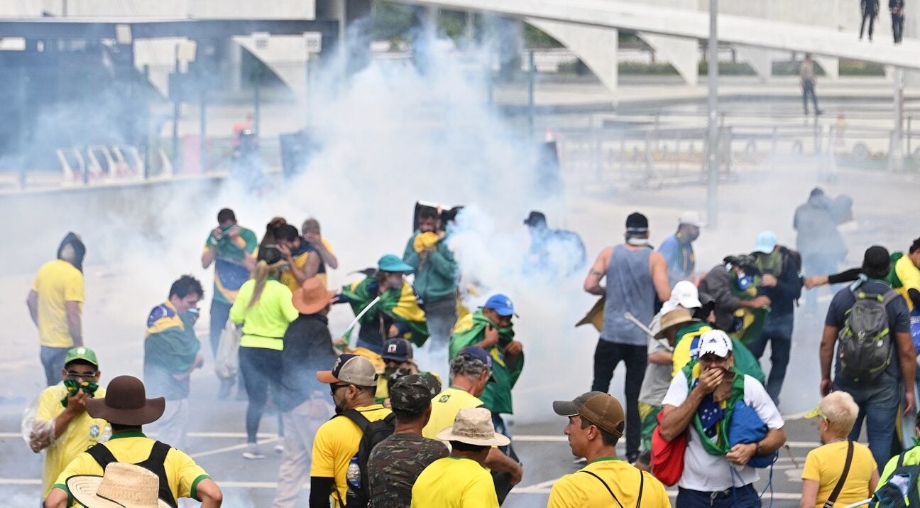 Fostul lider brazilian Jair Bolsonaro, condamnat la 27 de ani de închisoare pentru tentativă de lovitură de stat, arestat oficial după perioada de detenție domiciliară din motive de sănătate