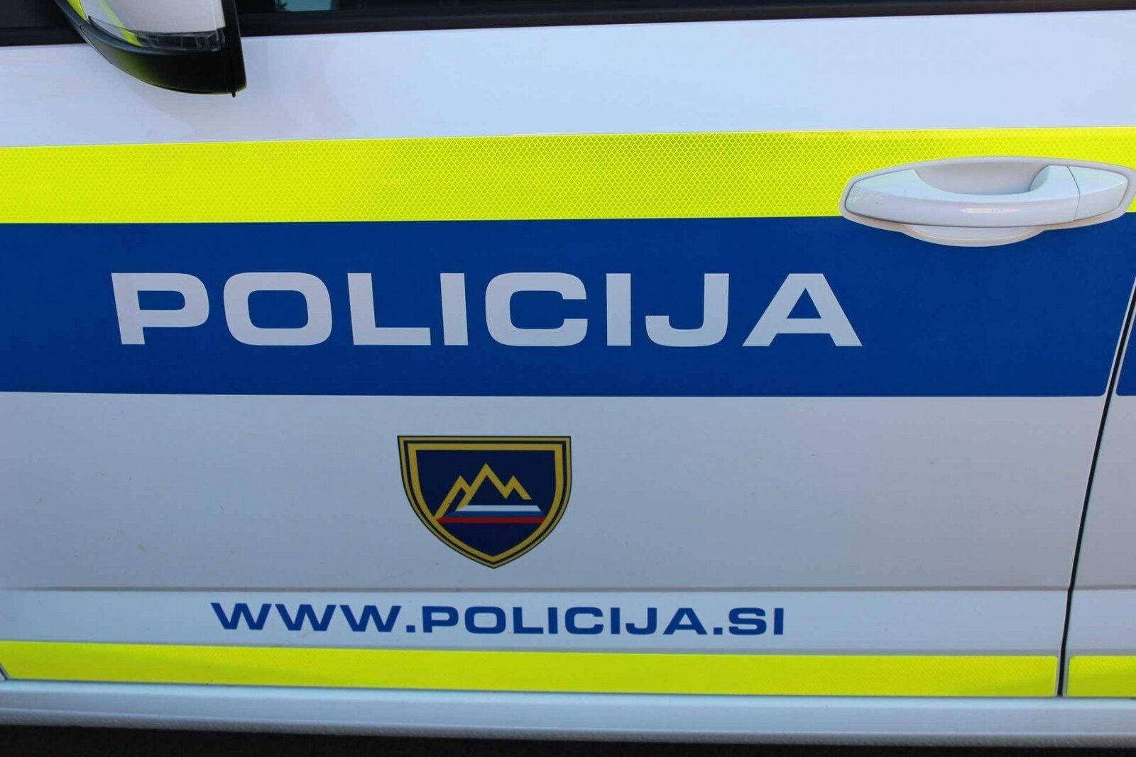 [ad_1] Parlamentul Sloveniei a aprobat în primele ore ale zilei de marți o lege care întărește controlul poliției, în ciuda criticilor conform cărora aceasta ar putea fi folosită pentru a viza în special comunitatea romă