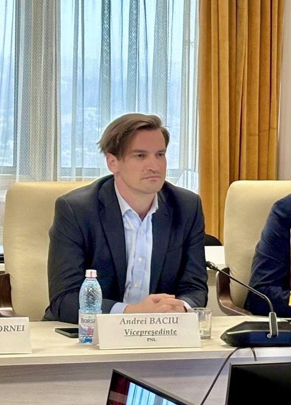 Deputatul Andrei Baciu a anunțat pe Facebook că în calitate de vicepreședinte al Comisiei pentru Apărare, Ordine Publică și Siguranță Națională a luat parte la o serie de discuții oficiale.