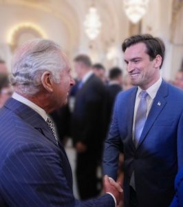Deputatul Andrei Baciu postează pe Facebook un mesaj cu ocazia zilei de naștere a Majestății Sale Regele Charles.
