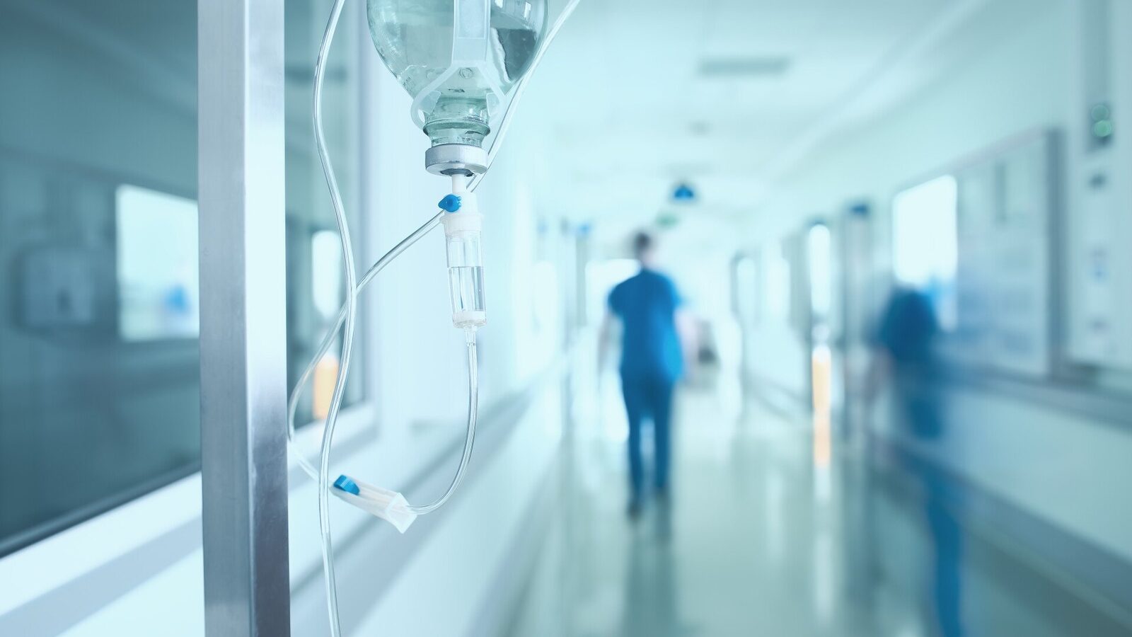 Ministrul Sănătății anunță prelungirea controalelor la secția de Psihiatrie din Târnăveni și caută soluții pentru mutarea pacienților, în timp ce o organizație critică condițiile și tratamentele aplicate în aceste unități