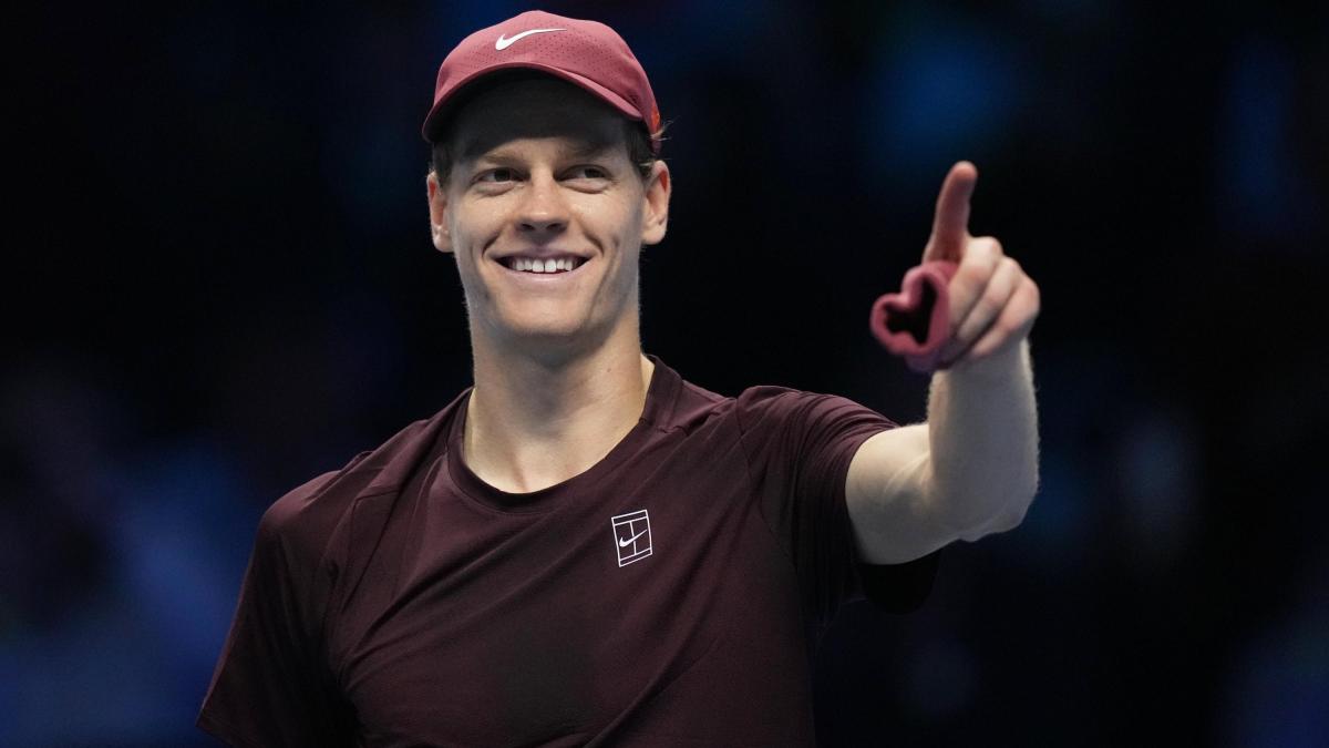 [ad_1] Jannik Sinner a reușit o victorie convingătoare în primul său meci de la ATP Finals 2025, înfruntându-l pe canadianul Felix Auger-Aliassime