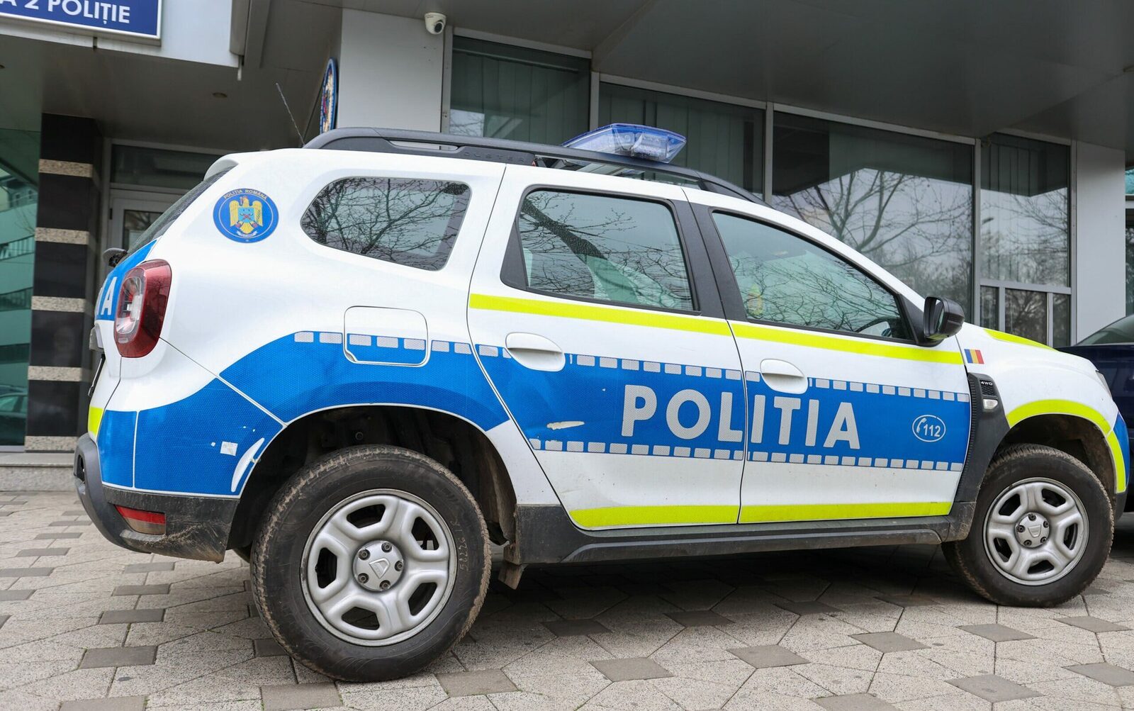 [ad_1] Un accident rutier violent a avut loc marți dimineață, în jurul orei 06:00, la intersecția dintre Bdul Uverturii și Str