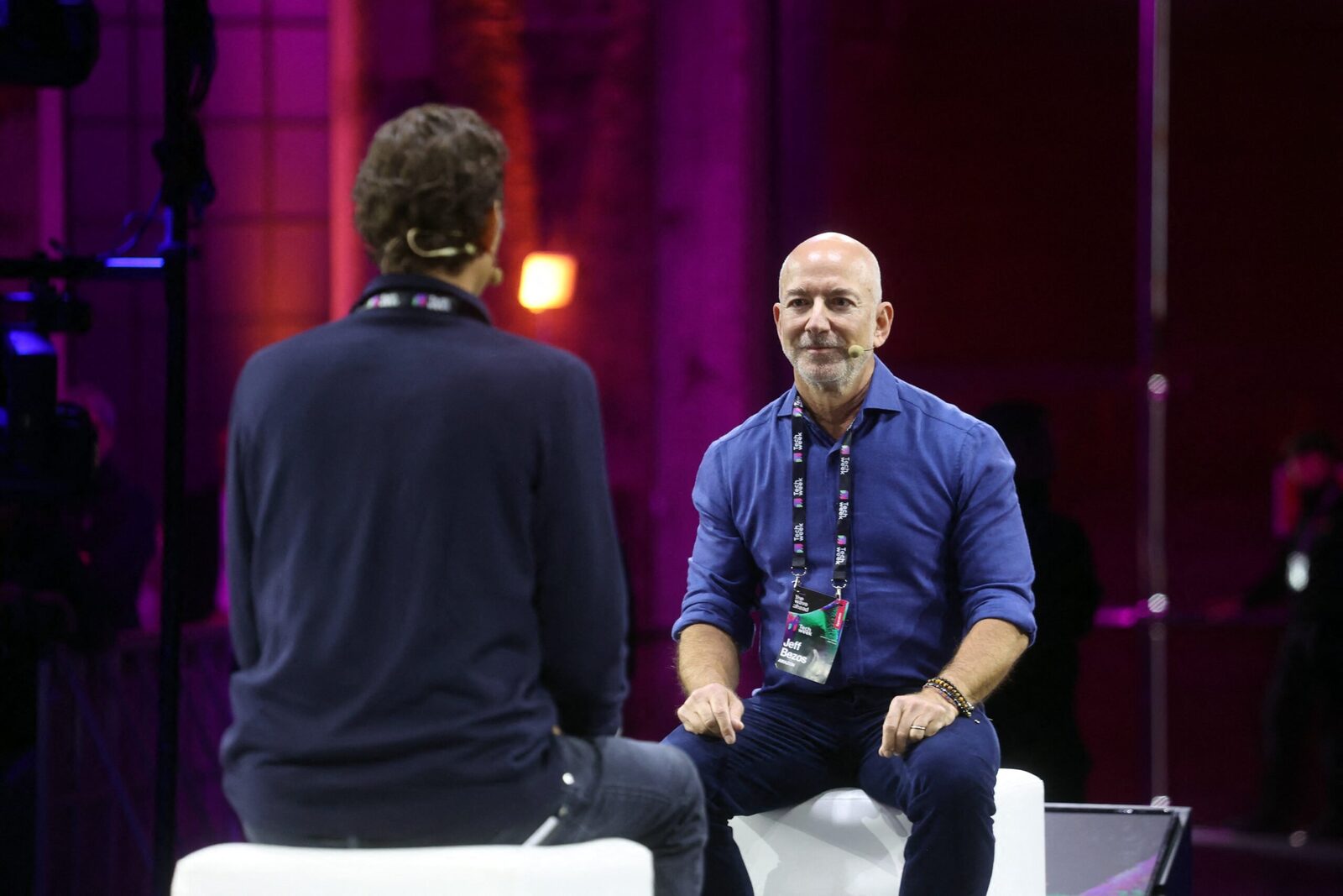 [ad_1] Jeff Bezos, fondatorul Amazon și unul dintre cei mai bogați oameni din lume, își diversifică investițiile în domeniul inteligenței artificiale