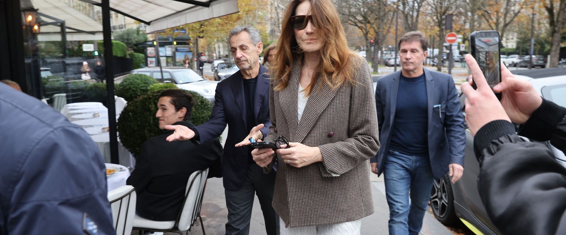 Nicolas Sarkozy, liber, ia prânzul cu Carla Bruni.