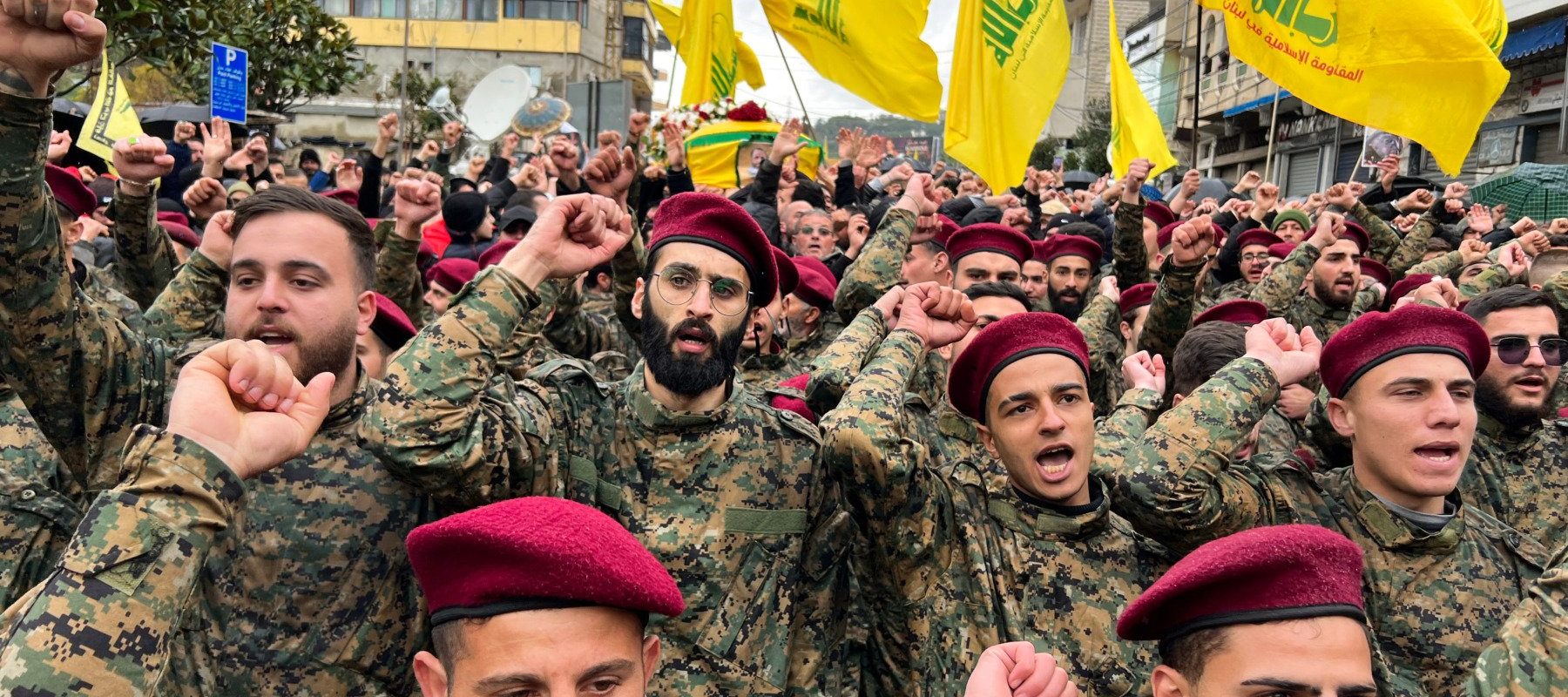 [ad_1] Hezbollah a organizat luni înmormântarea liderului său militar, Haitham Ali Tabatabai, ucis de Israel cu o zi înainte, în zona de sud a Beirutului