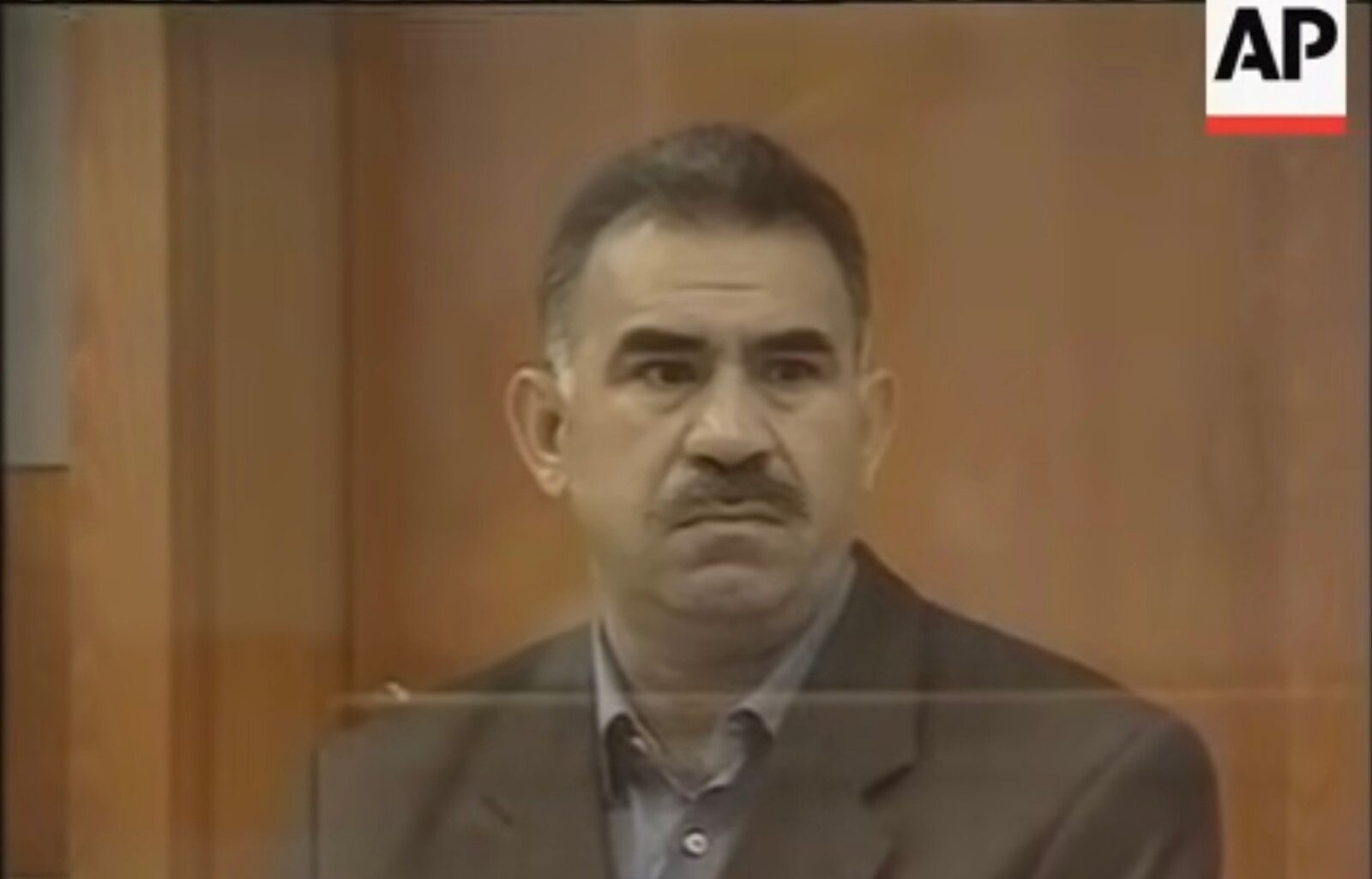 Mii de kurzi din vestul Germaniei organizează proteste pentru eliberarea liderului PKK, Abdullah Ocalan, aflat în închisoare în Turcia