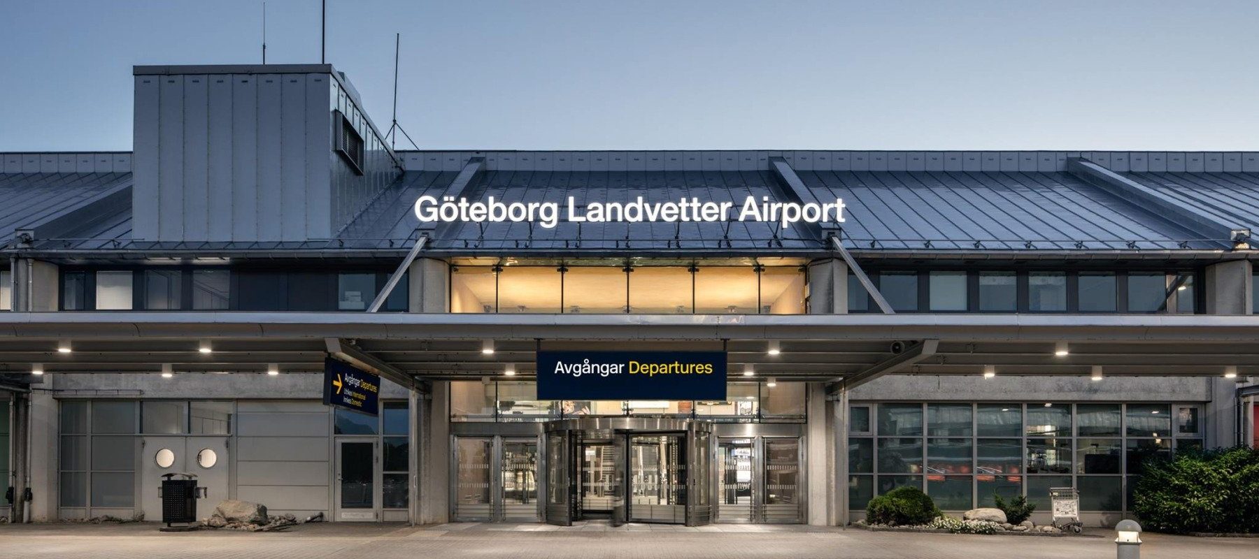 [ad_1] Traficul a fost oprit joi la aeroportul din Göteborg, situat pe coasta de vest a Suediei, după ce a fost observată o dronă sau mai multe în zona aeroportului, conform declarațiilor agenției suedeze de aviație civilă