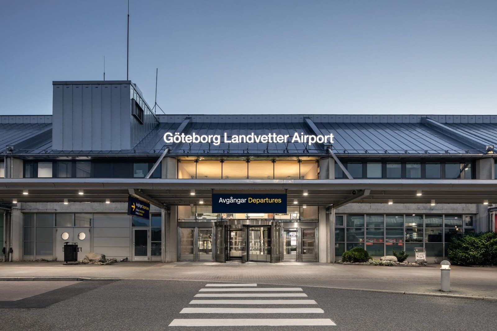[ad_1] Traficul a fost oprit joi la aeroportul din Göteborg, situat pe coasta de vest a Suediei, după ce a fost observată o dronă sau mai multe în zona aeroportului, conform declarațiilor agenției suedeze de aviație civilă