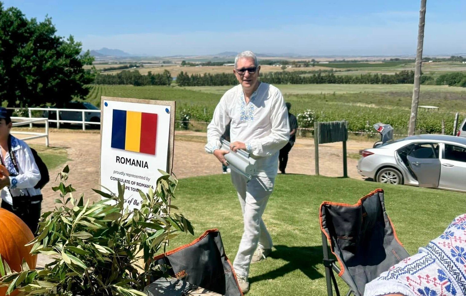 [ad_1] Fostul prezentator tv și fostul consul al României la Cape Town, Andrei Zaharescu, a fost rechemat în țară după o activitate de 12 ani în această funcție