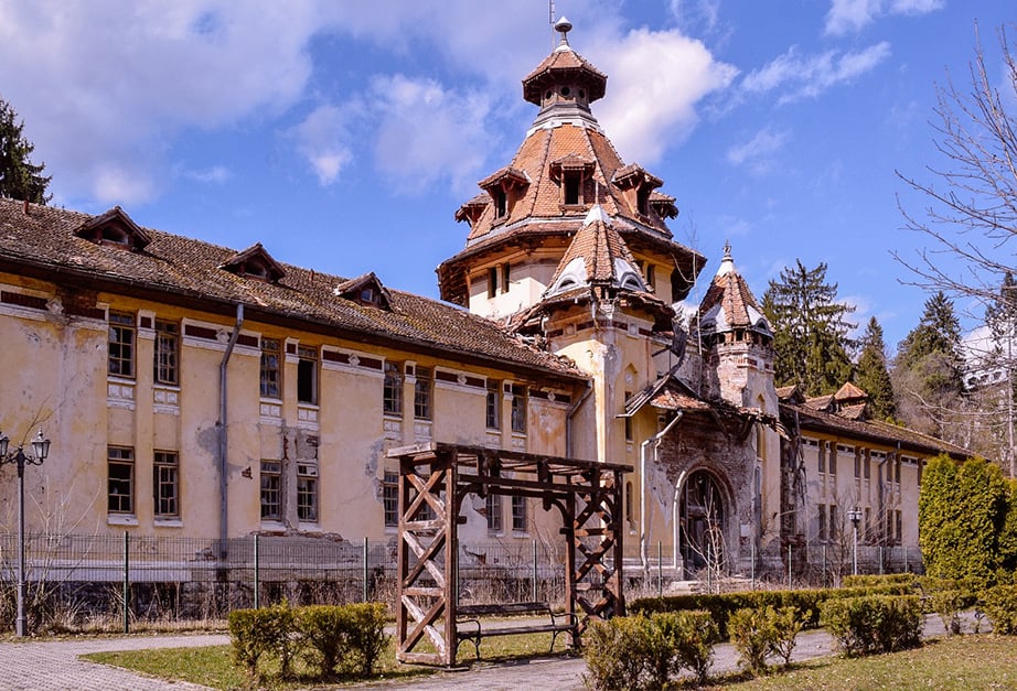 Solicitare de protejare a patrimoniului din Băile Govora / Primarul orașului, tatăl judecătorului Bogdan Mateescu, a fost implicat în activități de poliție politică în timpul regimului comunist, conform autorităților CNSAS
