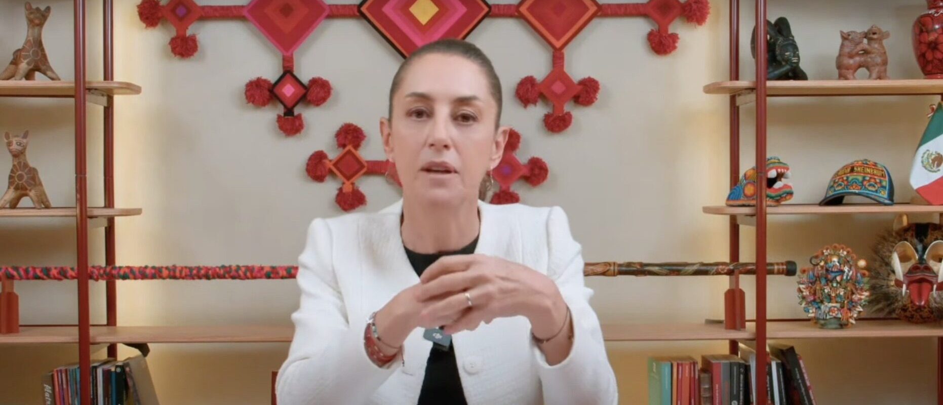 [ad_1] Agenți ai Serviciului pentru Securitatea Cetățenilor din Mexico City au avut marți arestat un bărbat suspectat de hărțuire sexuală a președintei Claudia Sheinbaum, în timpul unei ieșiri publice în centrul istoric, potrivit unei agenții de știri citate de News.ro