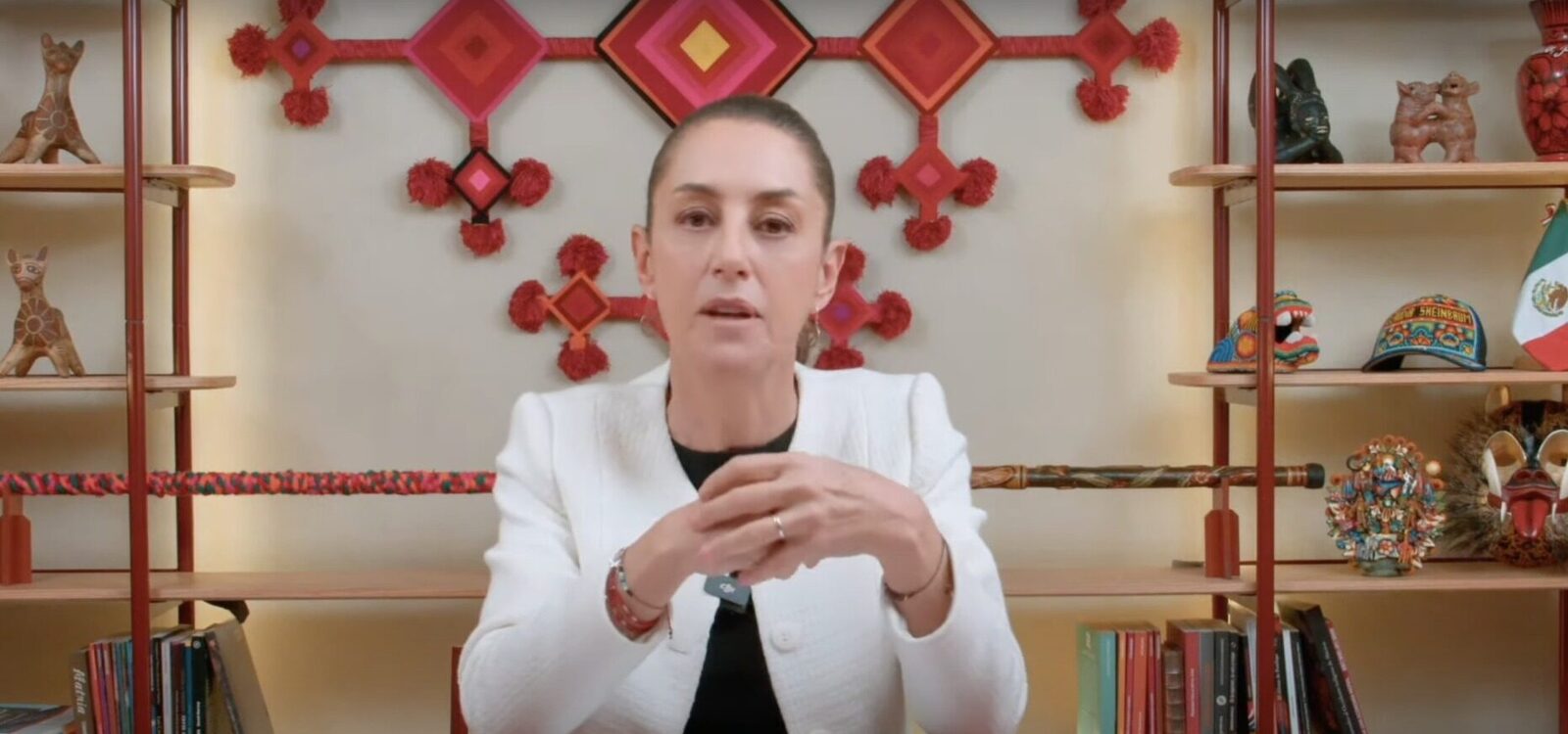 [ad_1] Agenți ai Serviciului pentru Securitatea Cetățenilor din Mexico City au avut marți arestat un bărbat suspectat de hărțuire sexuală a președintei Claudia Sheinbaum, în timpul unei ieșiri publice în centrul istoric, potrivit unei agenții de știri citate de News.ro