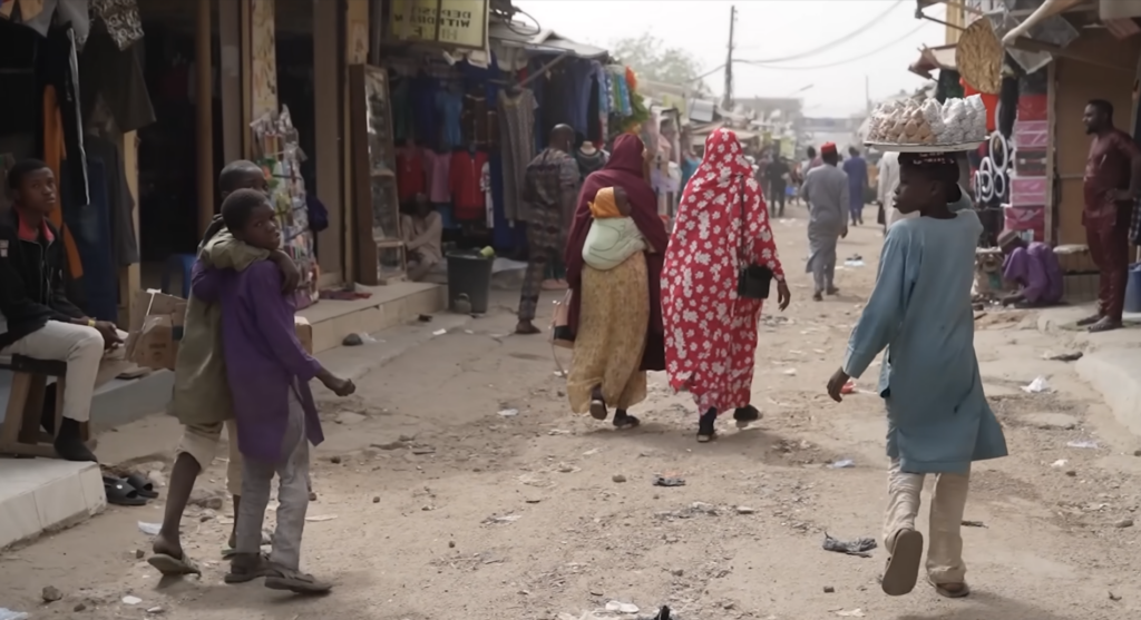 Mai multe eleve răpite de la o școală catolică din centrul Nigeriei, în timp ce președintele american Donald Trump vorbește despre atacuri asupra creștinilor de către teroriști islamiști și sugerează o posibilă intervenție militară în Nigeria