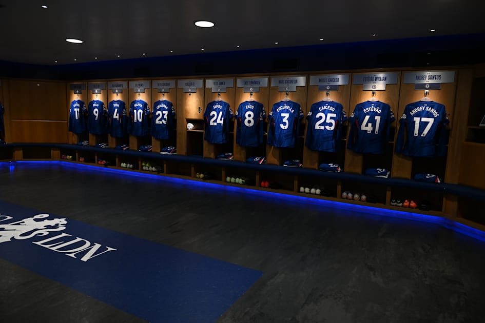 [ad_1] Enzo Maresca a decis să facă o singură modificare în echipa de start a lui Chelsea pentru meciul crucial împotriva lui Arsenal