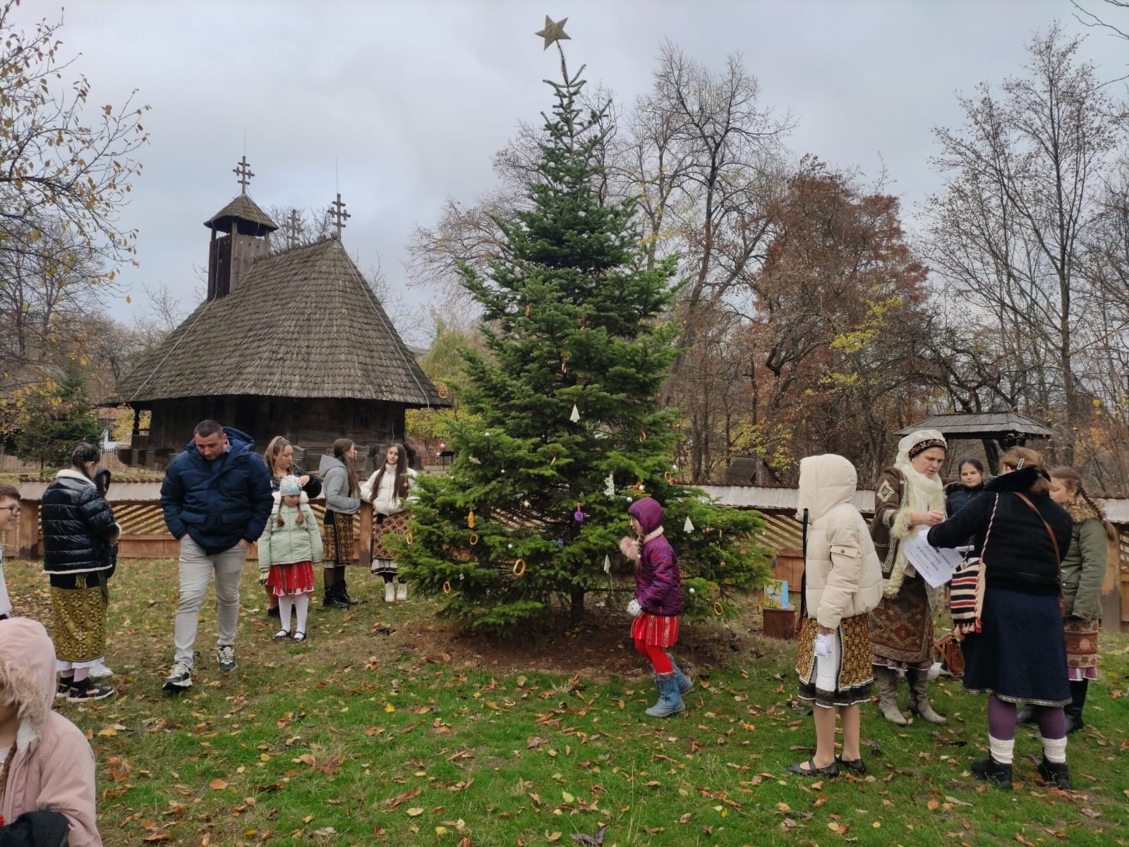 [ad_1] Descoperă Magia Tradițiilor de Iarnă la Muzeul Satului „Dimitrie Gusti” Ateliere creative pentru toate vârstele, în spiritul sărbătorilor Muzeul Național al Satului „Dimitrie Gusti” organizează sesiuni captivante în cadrul programului „Călător prin tradiții de iarnă”