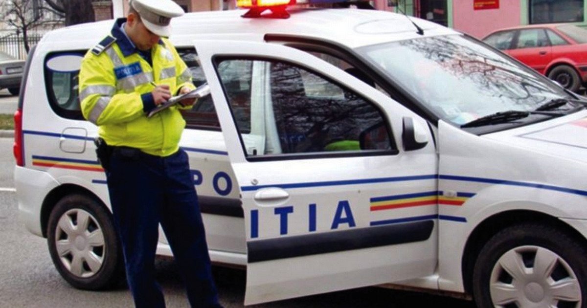 Accident pe Bulevardul Uverturii din Capitală: patru răniți după ce două mașini s-au ciocnit, iar una a ajuns pe trotuar