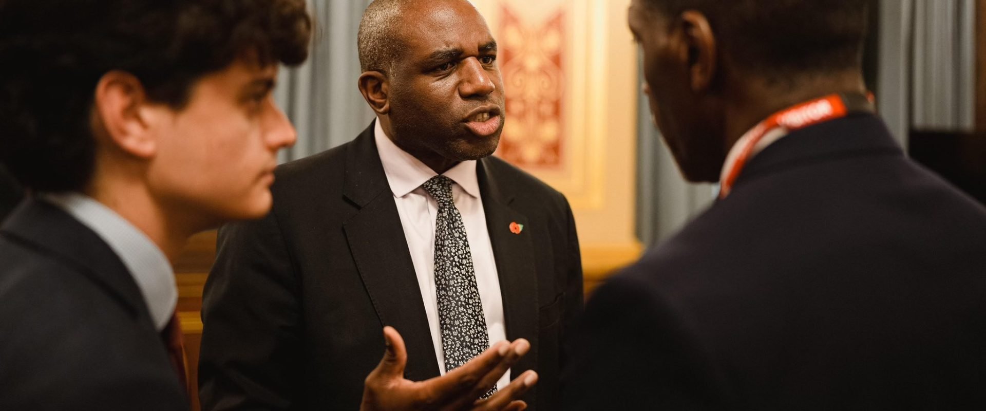 [ad_1] Ministrul britanic al justiției, David Lammy, sugerează ca în cazul infracțiunilor care pot duce la o pedeapsă de până la cinci ani, judecătorii să fie cei care audiează direct cauza, pentru a reduce volumul de dosare aflate în așteptare
