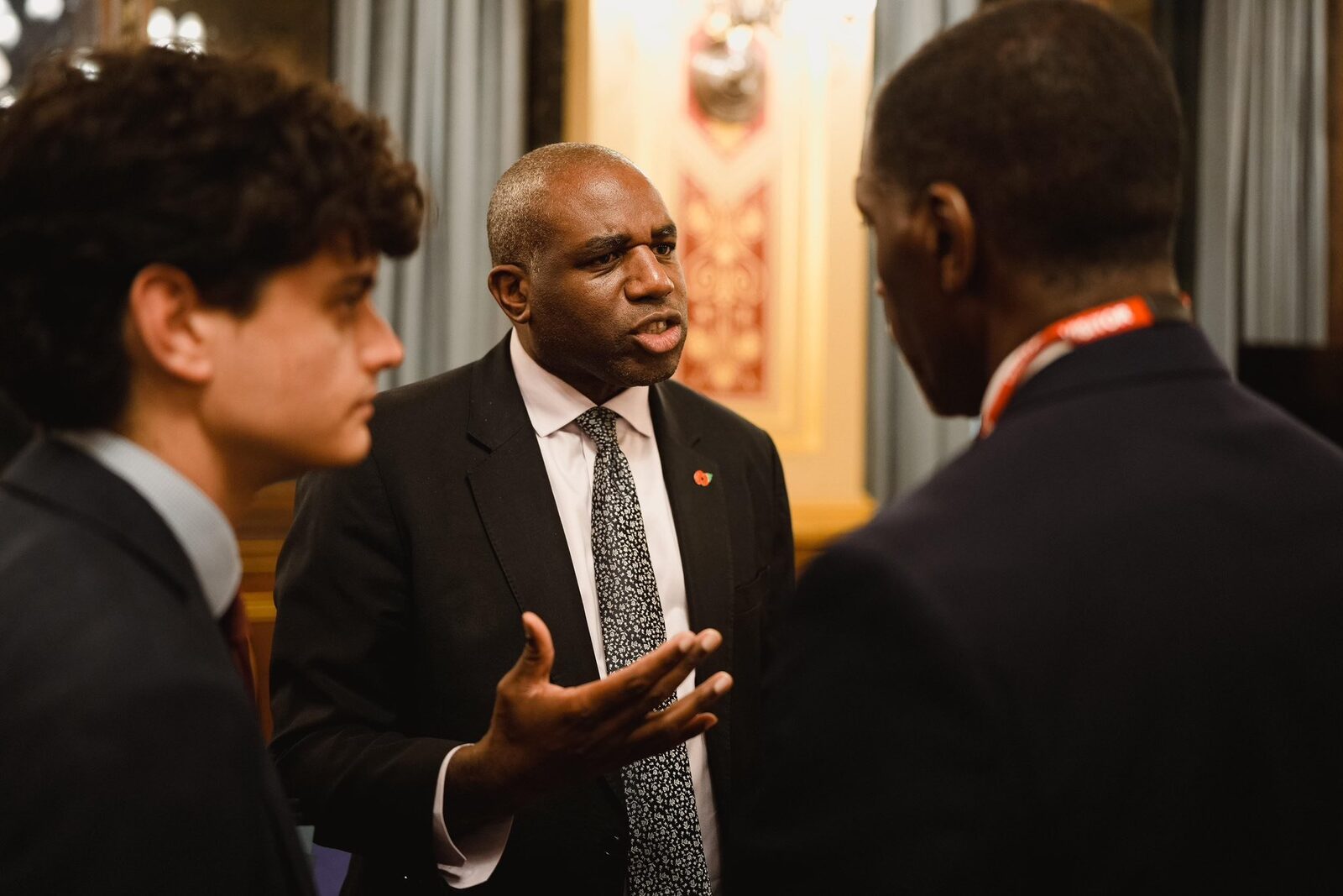 [ad_1] Ministrul britanic al justiției, David Lammy, sugerează ca în cazul infracțiunilor care pot duce la o pedeapsă de până la cinci ani, judecătorii să fie cei care audiează direct cauza, pentru a reduce volumul de dosare aflate în așteptare