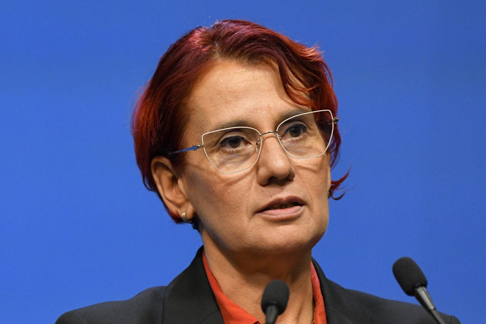 [ad_1] Odiseea ajungerii lui Ioana Ene Dogioiu, purtător de cuvânt al Guvernului Bolojan, în Consiliul de Administrație al Radioului Public a stârnit controverse și discuții în rândul politicienilor și al opiniei publice