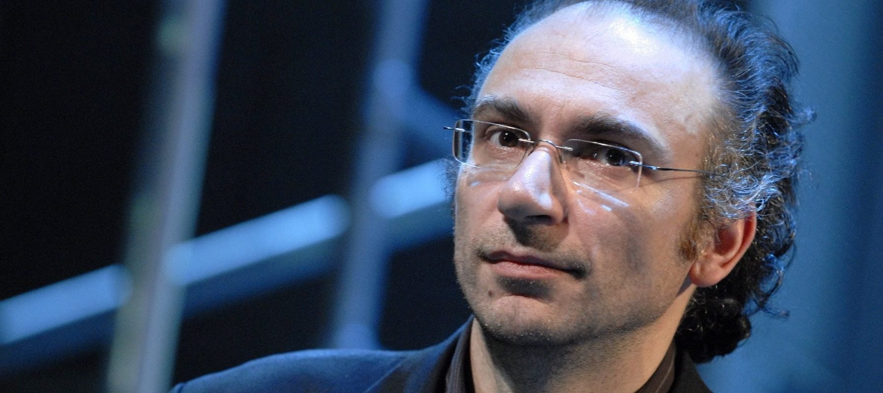 Dimitre Dinev, autor bulgar, primește Premiul Austriac pentru Carte 2025 după o creație de 13 ani realizată exclusiv manual, exprimându-se despre frica sa de eșec.