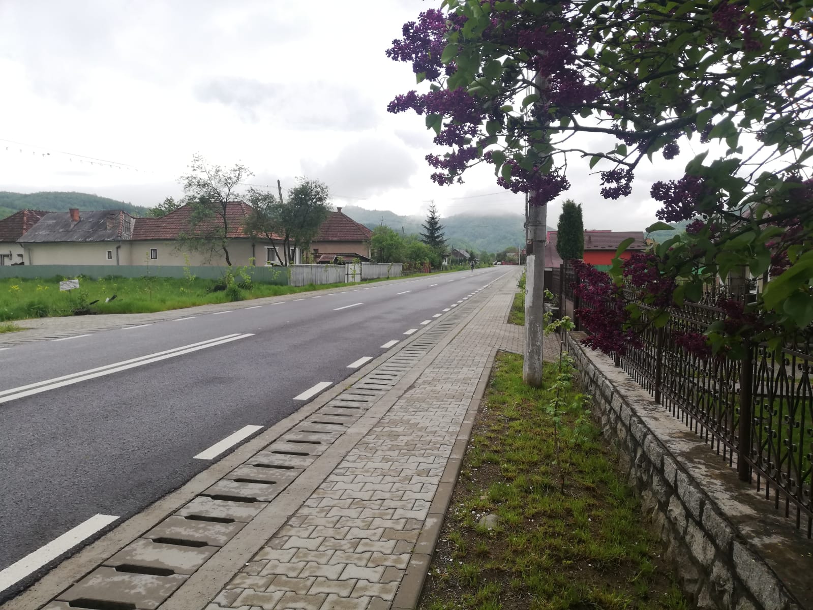 [ad_1] Lucrările de refacere a drumului DJ 251G, în zona pârâului Găunoasa din comuna Valea Mărului, afectat grav de inundațiile din septembrie 2024, au fost finalizate, a anunțat marți președintele Consiliului Județean Galați, Costel Fotea