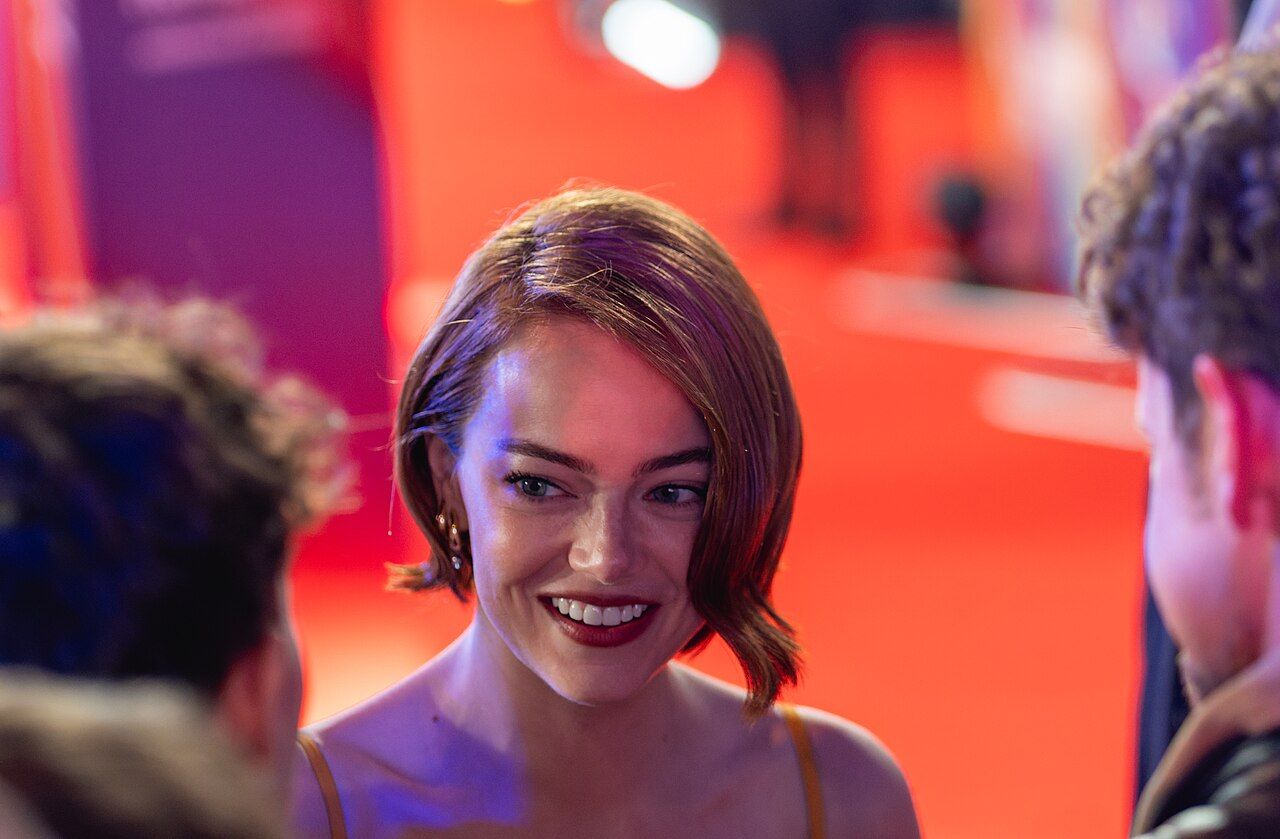 [ad_1] Emma Stone a fost declarată cea mai frumoasă femeie din lume, conform unui studiu recent care a aplicat celebra formulă a raportului de frumusețe, cunoscută și sub numele de Rația de Aur, utilizată încă din Antichitate