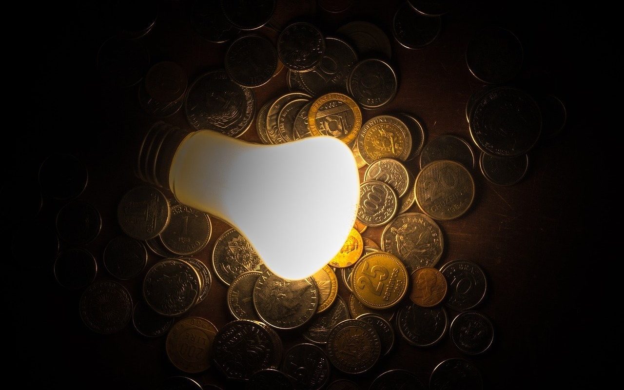 Energia inteligentă: România deține cea mai mare rată a prețului electric raportat la nivelul de venituri din Europa / „Preț de patru ori mai mare decât cel din Ungaria”