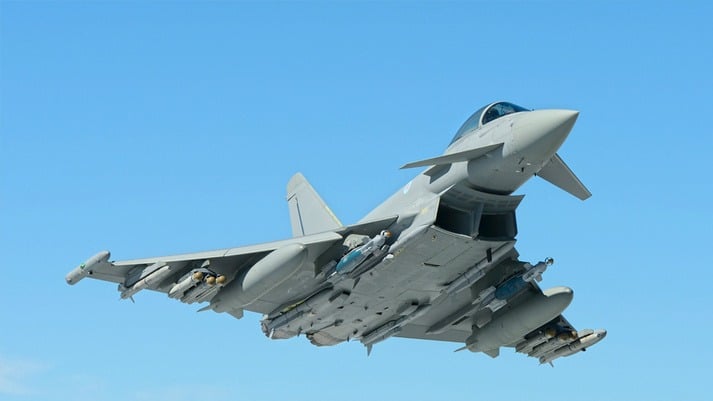 Ministerul Apărării anunță atacuri aeriene în Ucraina, aproape de granița cu România, cu două avioane Eurofighter Typhoon decolare, dronele dispărute de pe radar și explozii rapide în orașul Ismail