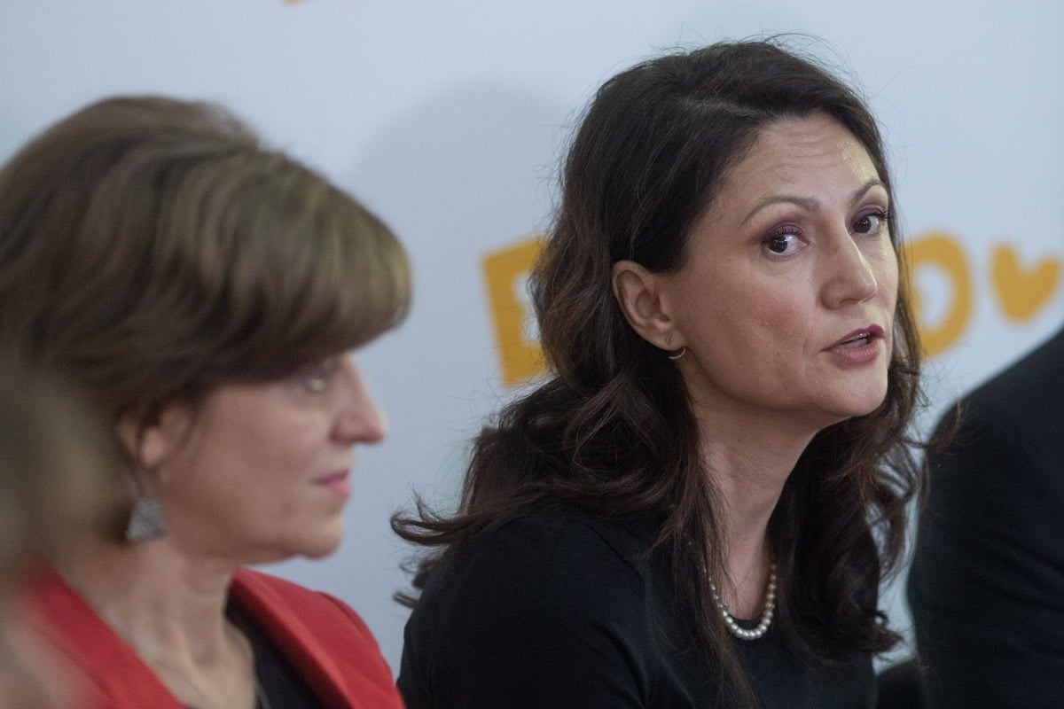 Carmen Uscatu sugerează ca Oana Gheorghiu să fie numită președinte onorific, menținându-se membru al asociației Dăruiește Viață, dar fără drept de vot în Adunarea Generală, pentru a rezolva problema incompatibilităților