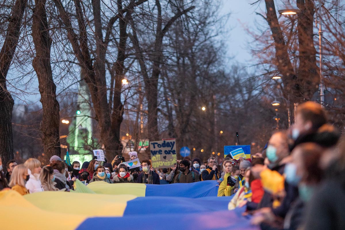 Protest programat la ora 19:30 în fața ambasadei Ucrainei din București pe bulevardul Aviatorilor, marcând Ziua Demnității și a Libertății – primele demonstrații pro-europene au avut loc pe 21 noiembrie la Kiev