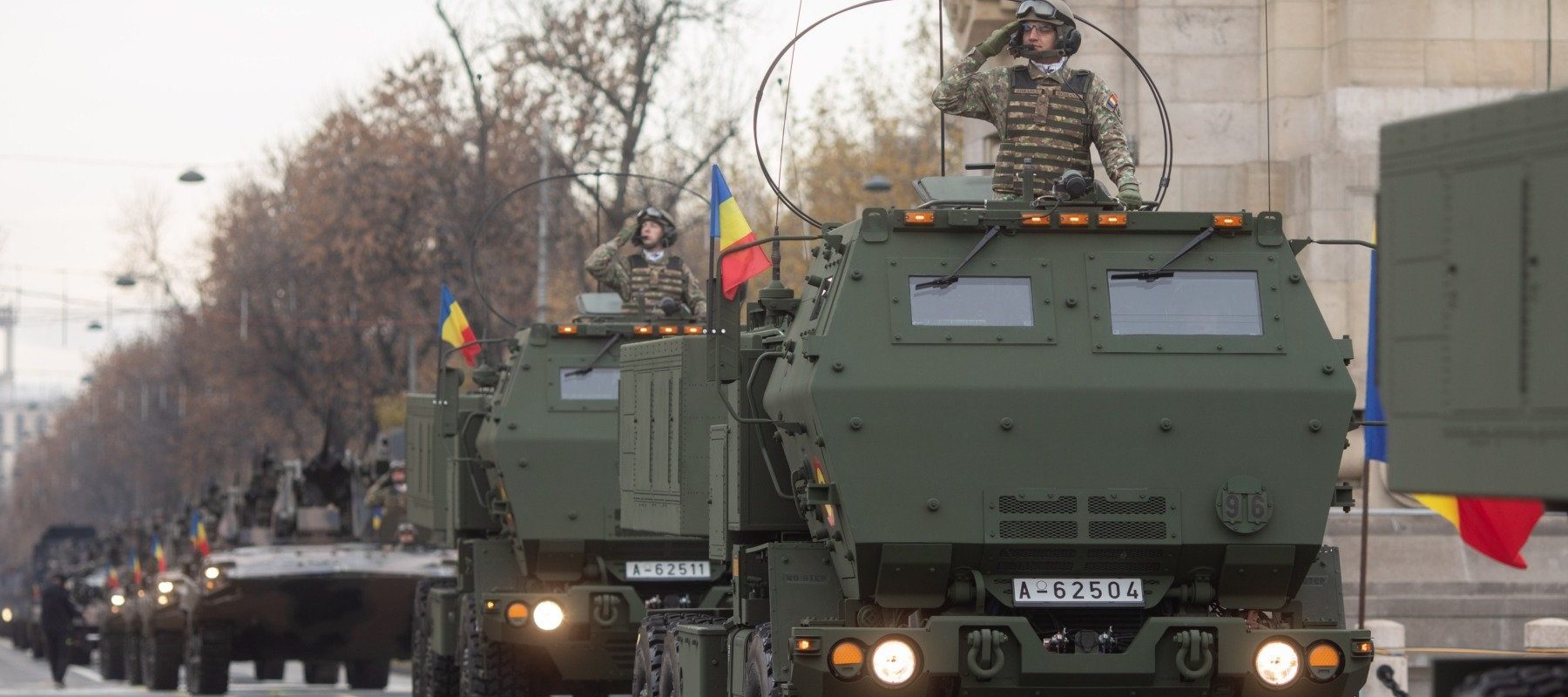 Militarii exersează pentru parada de 1 Decembrie în poligonul Ghencea, în timp ce Ministerul Apărării atrage atenția asupra tranzitului temporar al unor echipamente militare în zonă / Aceste mișcări de tehnică sunt operațiuni programate