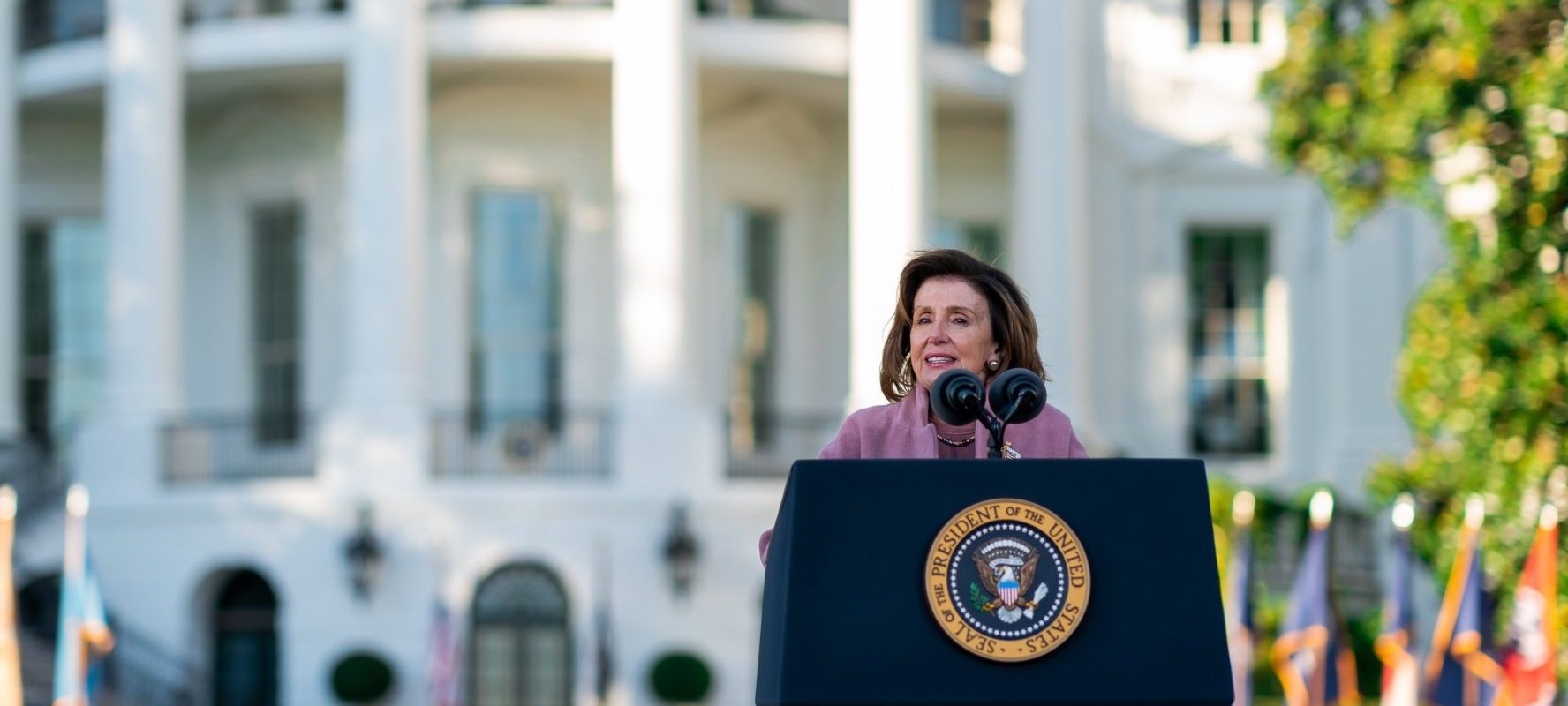 Trump despre retragerea lui Nancy Pelosi din politică: „O femeie greu de tolerat, dar care a avut o activitate defectuoasă” / „Consider că își oferă un mare serviciu țării prin plecare”