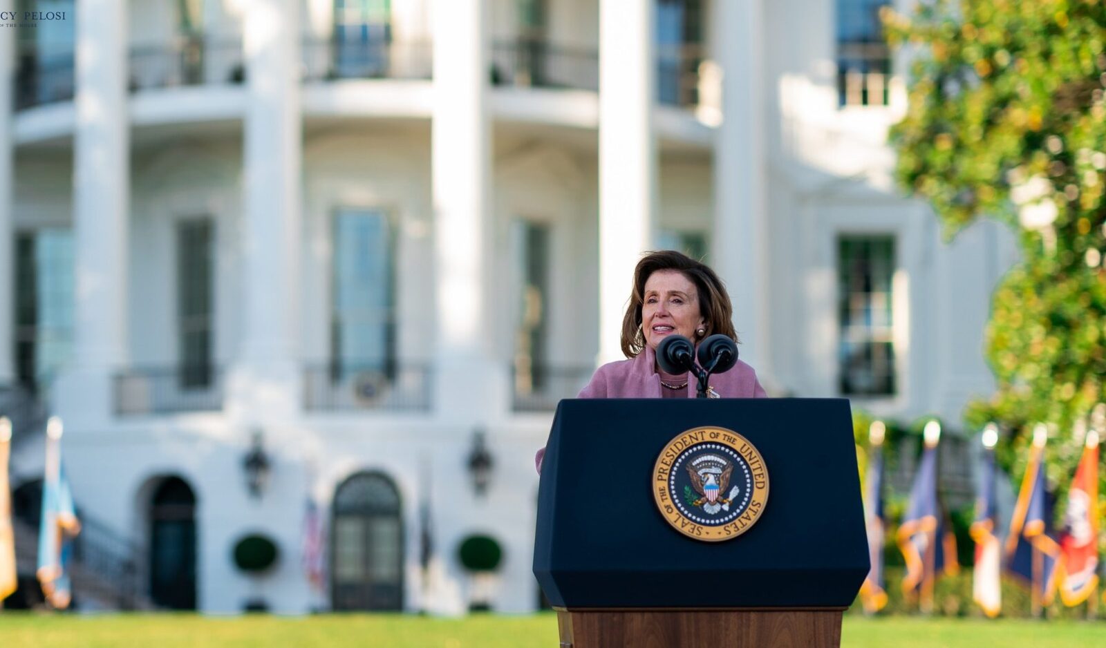 Trump despre retragerea lui Nancy Pelosi din politică: „O femeie greu de tolerat, dar care a avut o activitate defectuoasă” / „Consider că își oferă un mare serviciu țării prin plecare”
